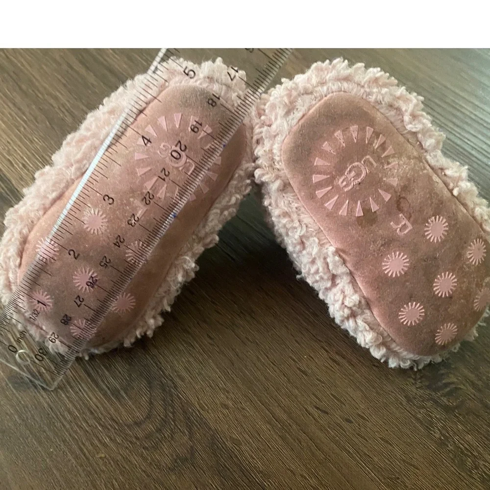 UGG Baby Size 2/3 Booties Bixbee Pink Fuzzy Warm Shoes Infant Size Good Preowned